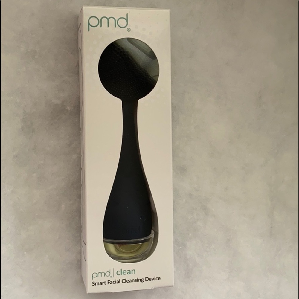 PMD BEAUTY/ SMART FACIAL CLEANSING DEVICE